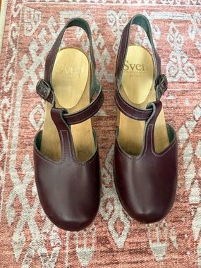 Sven Maroon Smooth Leather Original Clogs in Low-Heel, size 40, 9-9.5